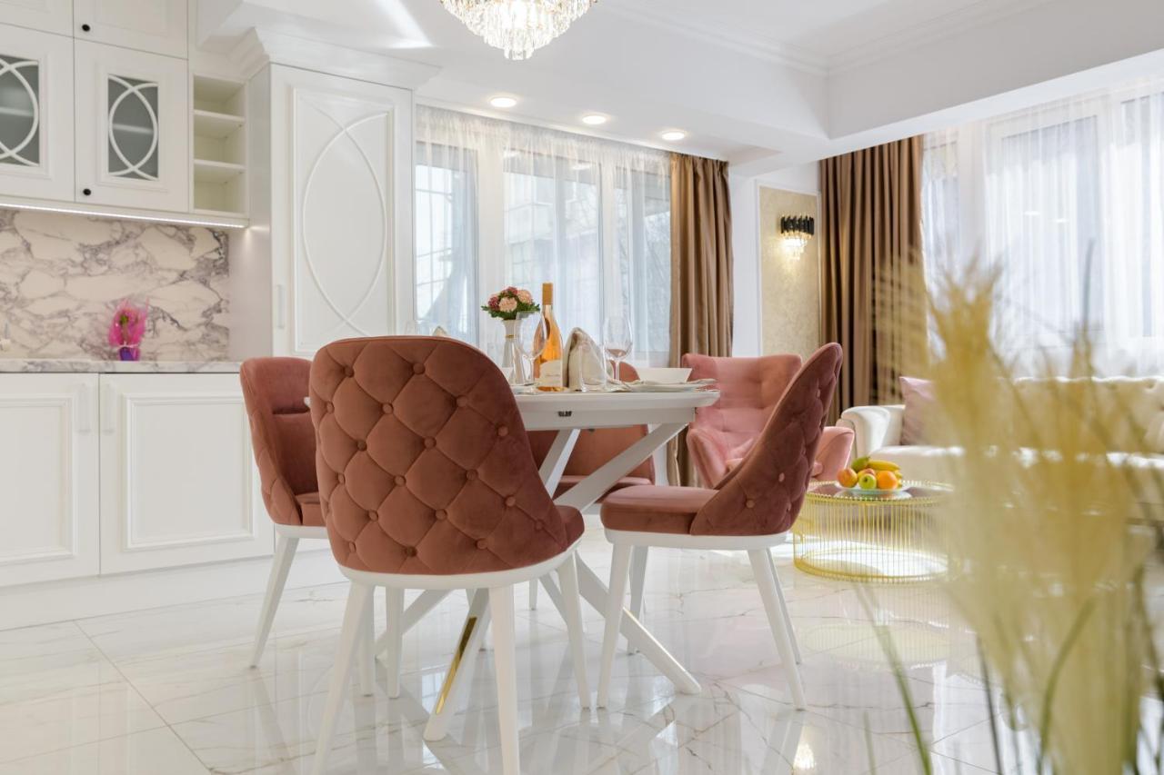 Лукс На Море Luxury Apartment In Downtown With Garage Várna Kültér fotó