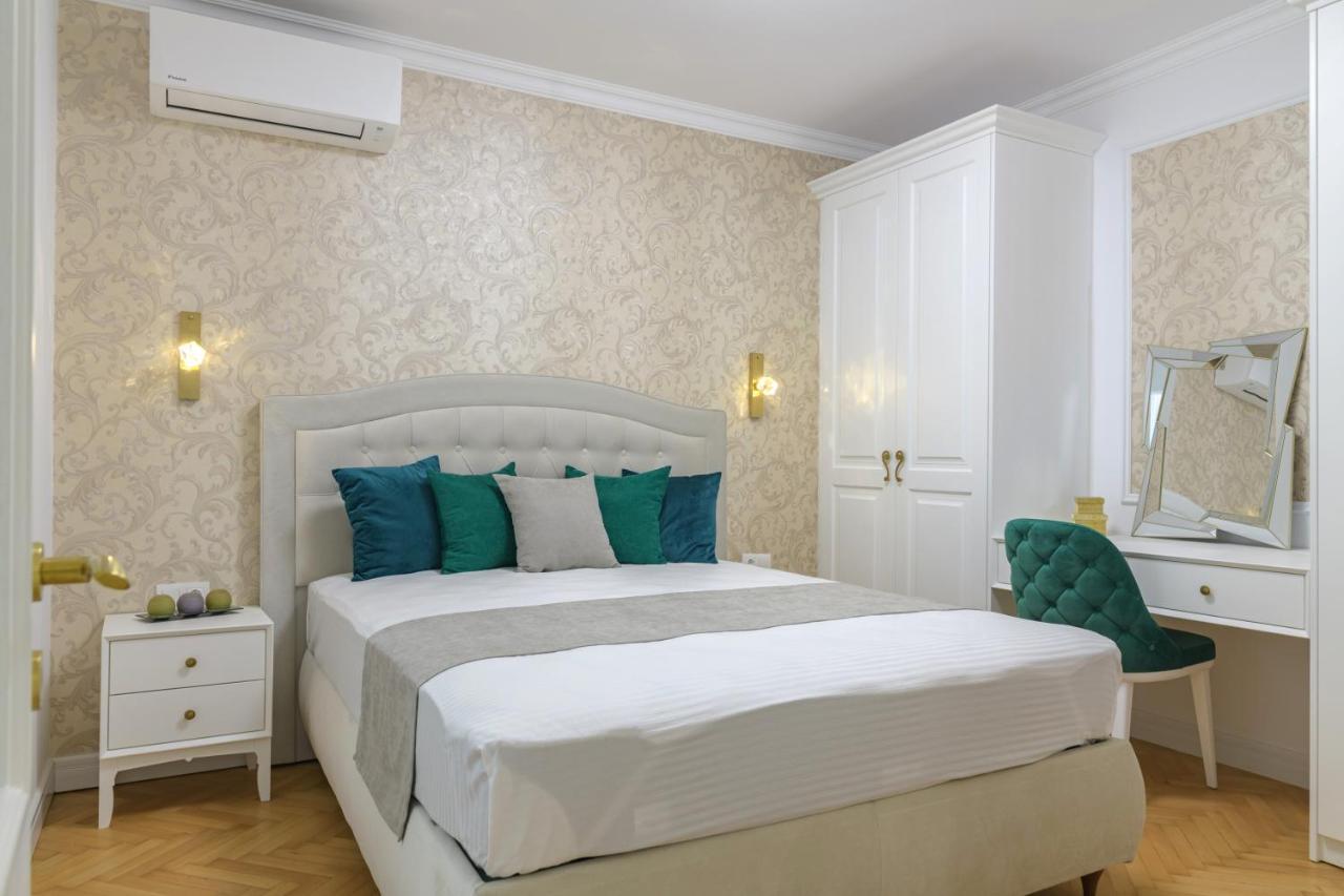 Лукс На Море Luxury Apartment In Downtown With Garage Várna Kültér fotó