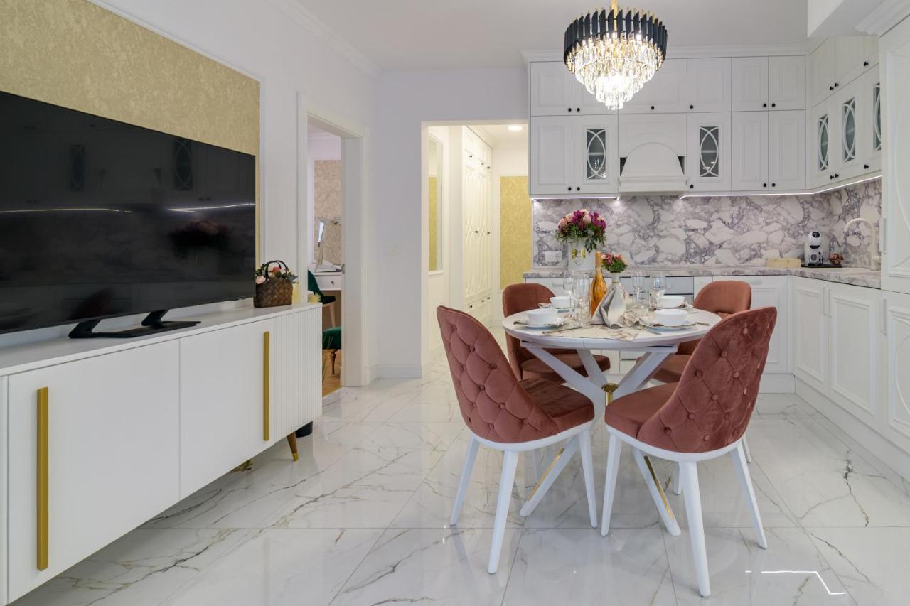 Лукс На Море Luxury Apartment In Downtown With Garage Várna Kültér fotó