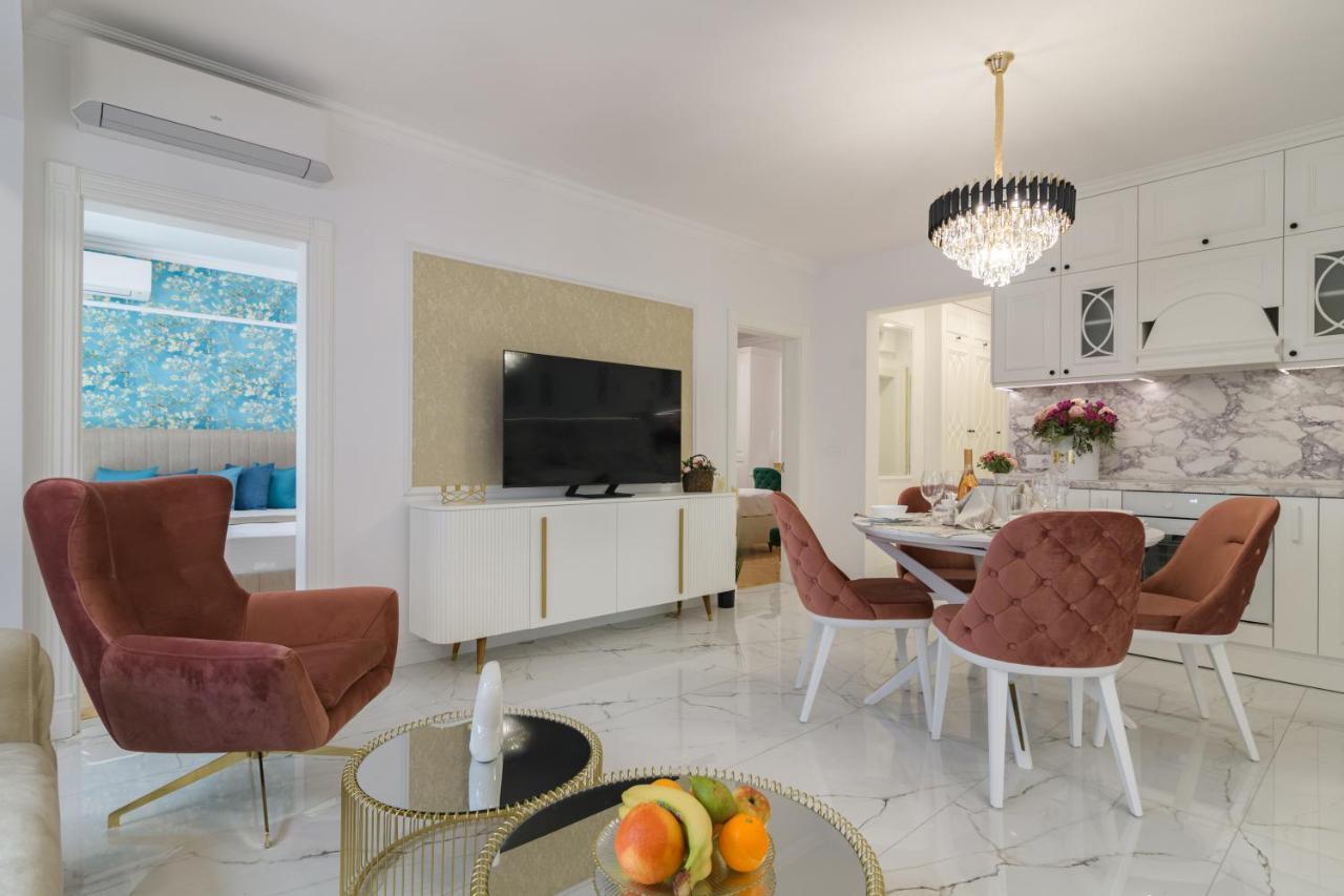 Лукс На Море Luxury Apartment In Downtown With Garage Várna Kültér fotó