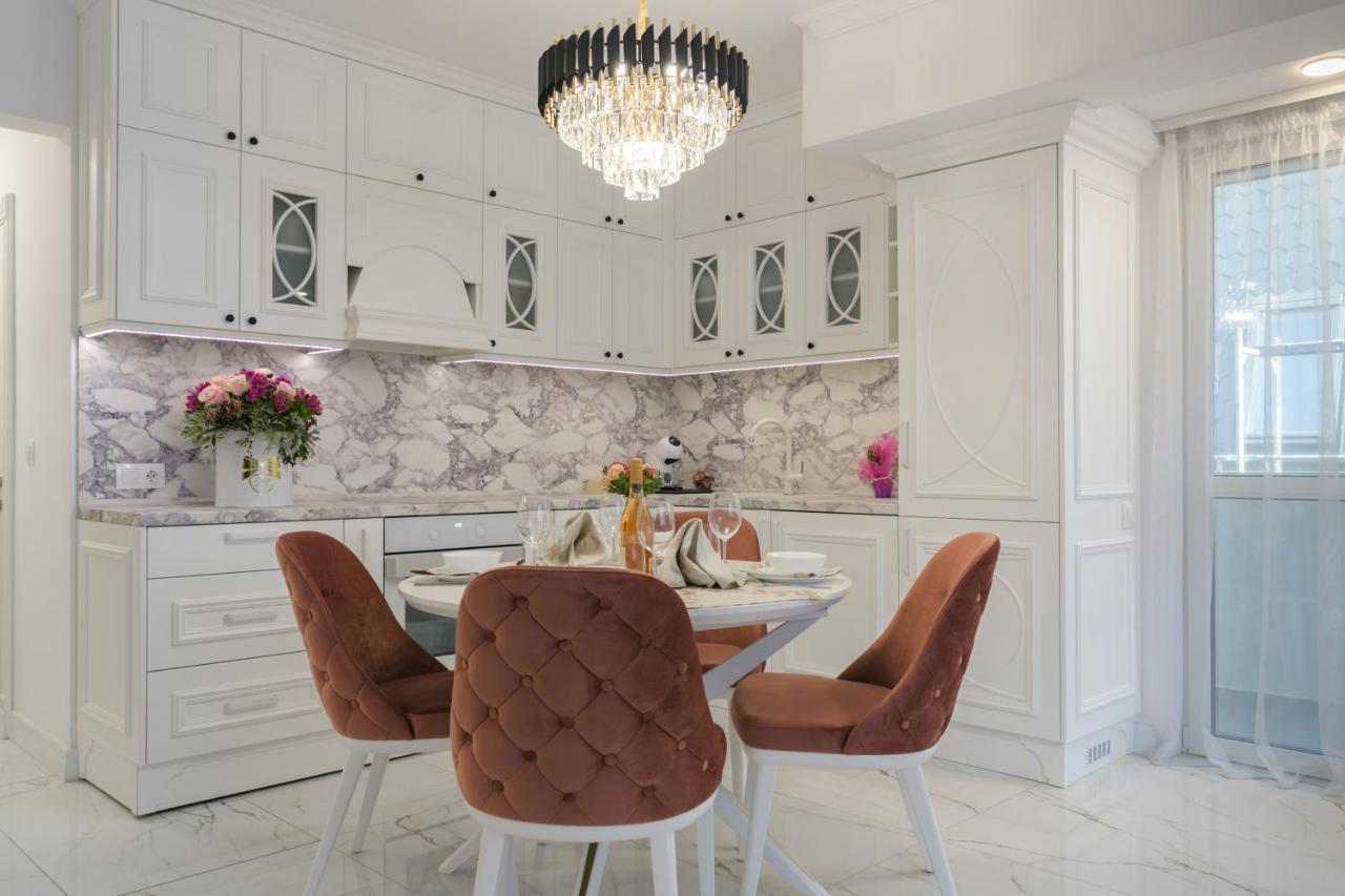 Лукс На Море Luxury Apartment In Downtown With Garage Várna Kültér fotó