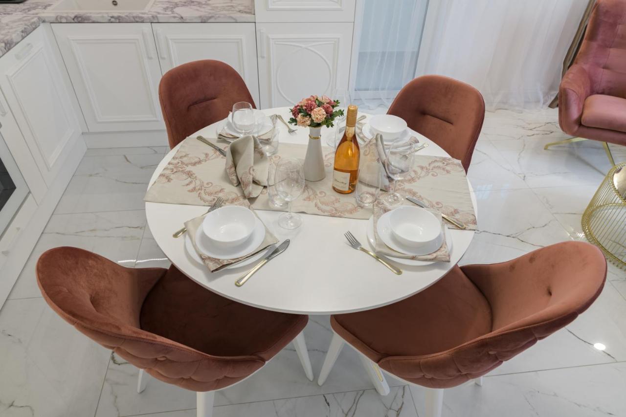 Лукс На Море Luxury Apartment In Downtown With Garage Várna Kültér fotó