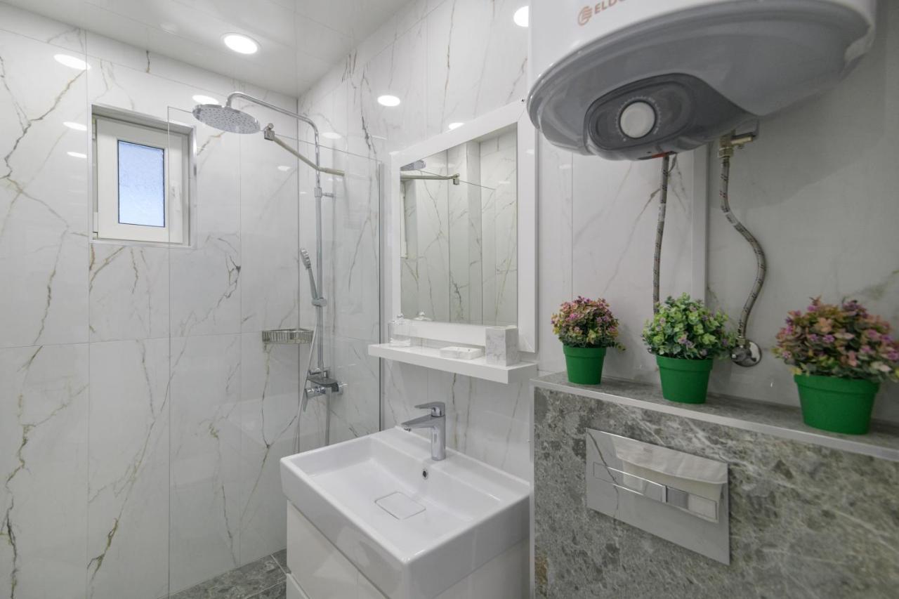Лукс На Море Luxury Apartment In Downtown With Garage Várna Kültér fotó