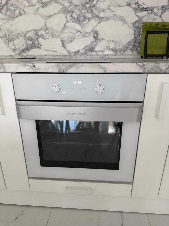 Лукс На Море Luxury Apartment In Downtown With Garage Várna Kültér fotó